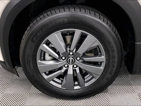 Used 2024 Nissan Pathfinder SV AWD/4WD image 10