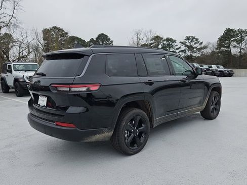 New 2026 Jeep Grand Cherokee L Limited w/ Limited Altitude Package RWD image 9