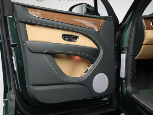 New 2025 Bentley Bentayga image 14