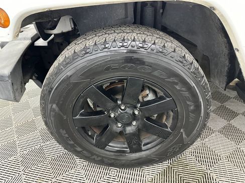 Used 2014 Jeep Wrangler Unlimited Sahara AWD/4WD image 8