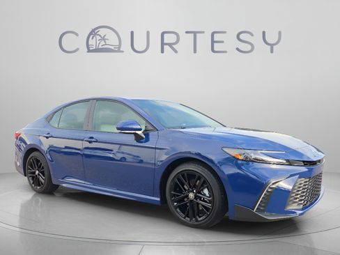 Used 2026 Toyota Camry SE FWD image 7