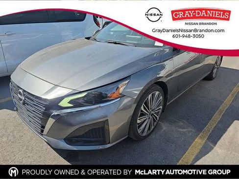 Used 2024 Nissan Altima 2.5 SL FWD image 1