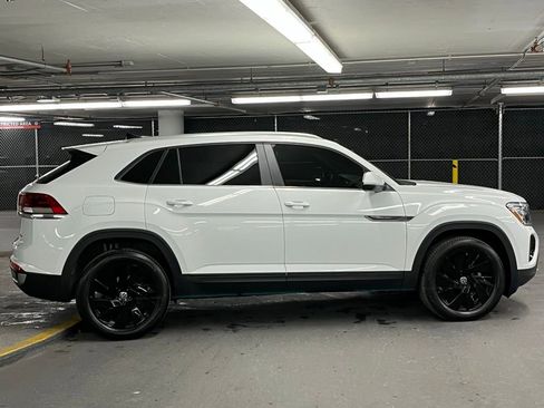 Used 2025 Volkswagen Atlas Cross Sport SE w/ Black Wheel Package image 40
