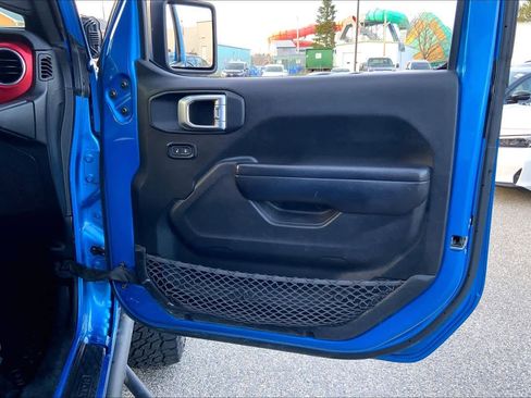 Used 2021 Jeep Gladiator Rubicon w/ Cold Weather Group AWD/4WD image 23