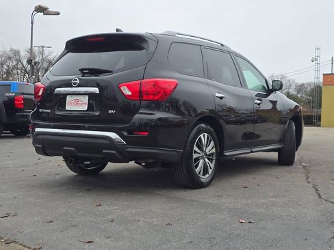 Used 2019 Nissan Pathfinder SV image 9