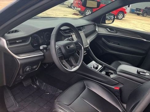 Used 2024 Jeep Grand Cherokee Limited RWD image 11