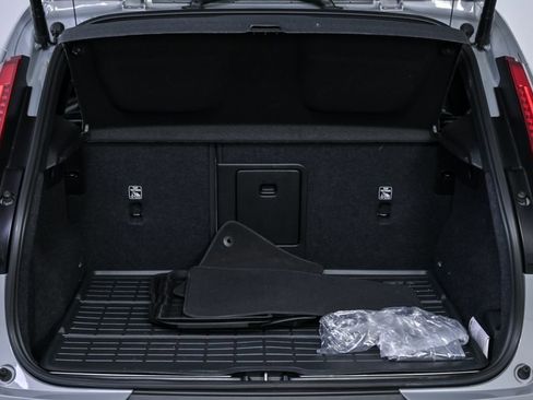 Certified 2025 Volvo XC40 B5 Plus image 31