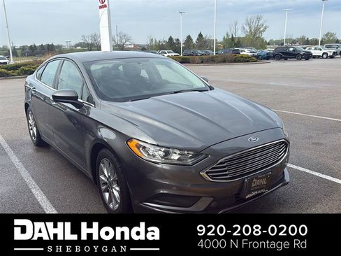 Used 2017 Ford Fusion SE FWD image 1