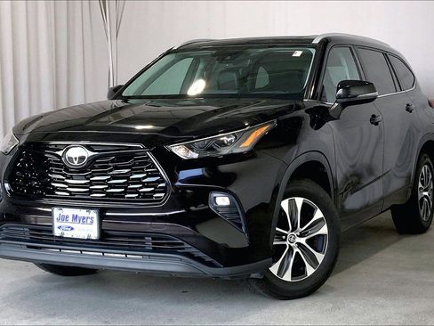 Used 2022 Toyota Highlander XLE image 12