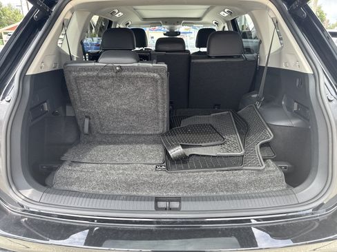 Certified 2022 Volkswagen Tiguan SE w/ Panoramic Sunroof Package FWD image 11