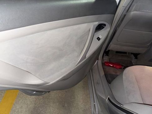 Used 2011 Toyota Camry LE image 14