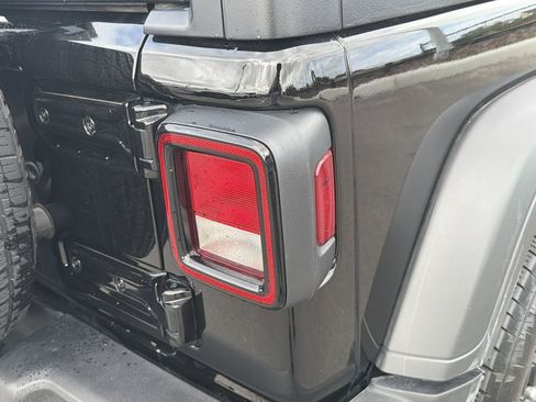 Used 2025 Jeep Wrangler Sport image 9