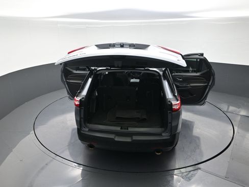 Used 2020 Chevrolet Traverse LT w/ LPO, Black Accent Package image 13