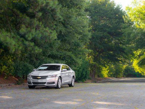 Used 2019 Chevrolet Impala LT FWD image 37