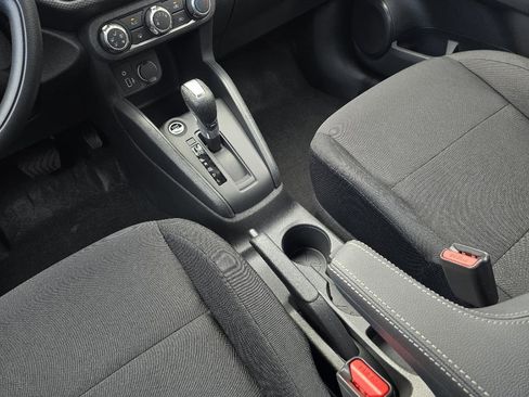 New 2025 Nissan Kicks Play S image 18