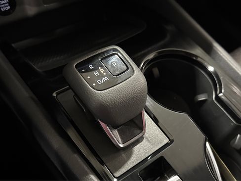 Used 2025 Nissan Rogue SV image 31