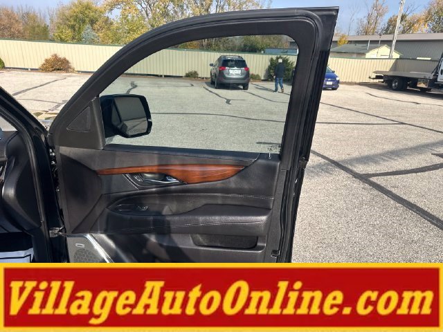 Used 2018 Cadillac Escalade Luxury AWD/4WD image 44
