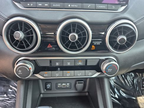 Used 2025 Nissan Sentra SV FWD image 30