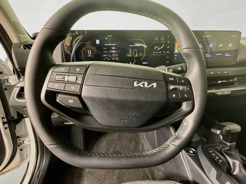 Used 2025 Kia K4 EX FWD image 11