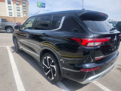 Used 2024 Mitsubishi Outlander SE image 3