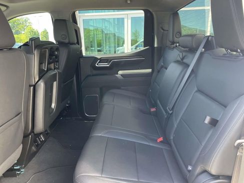 Used 2025 GMC Sierra 1500 SLT AWD/4WD image 10