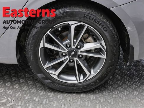 Used 2023 Kia Forte LXS w/ LXS Technology Package FWD image 8