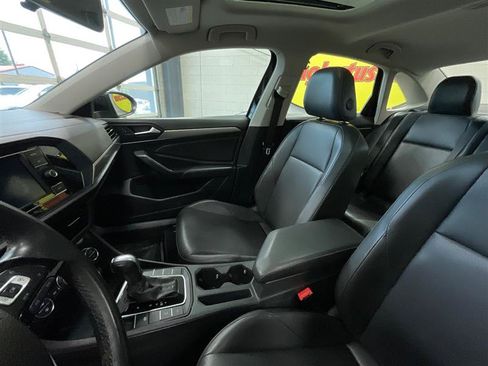 Used 2020 Volkswagen Jetta SE FWD image 12