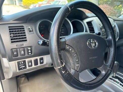 Used 2010 Toyota Tacoma PreRunner image 18