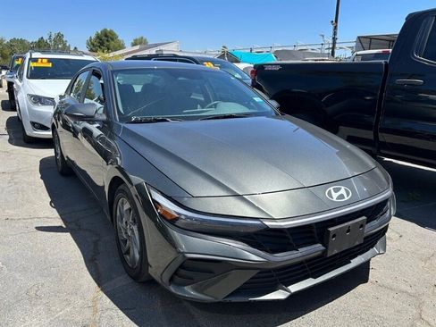 Used 2024 Hyundai Elantra SEL FWD image 28