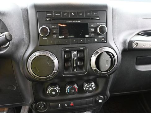Used 2018 Jeep Wrangler Unlimited Sport S AWD/4WD image 19