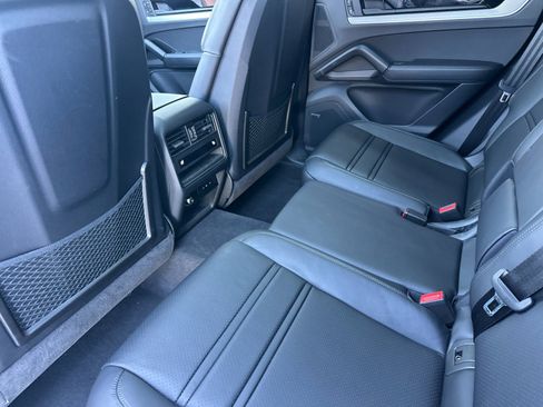 Certified 2025 Porsche Cayenne Coupe AWD/4WD image 13