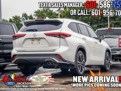 Used 2022 Toyota Highlander XSE