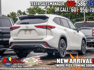 Used 2022 Toyota Highlander XSE FWD video 1