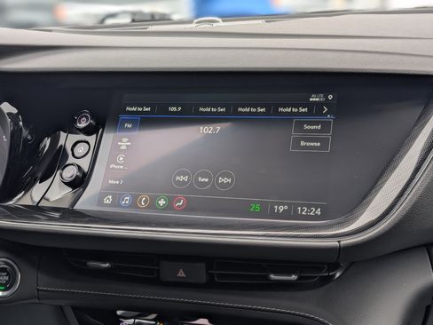 Used 2023 Buick Envision Essence image 21