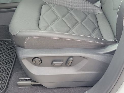 Certified 2026 Volkswagen Atlas SE FWD image 26
