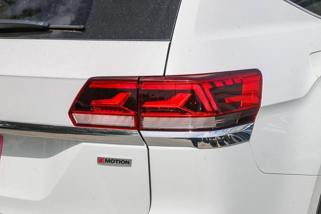 Used 2022 Volkswagen Atlas SEL R-Line AWD/4WD image 12