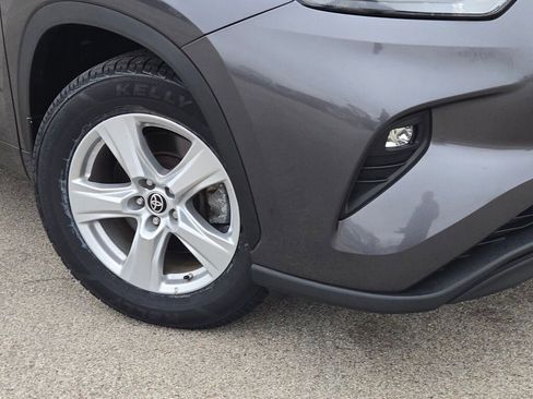 Used 2023 Toyota Highlander L image 3