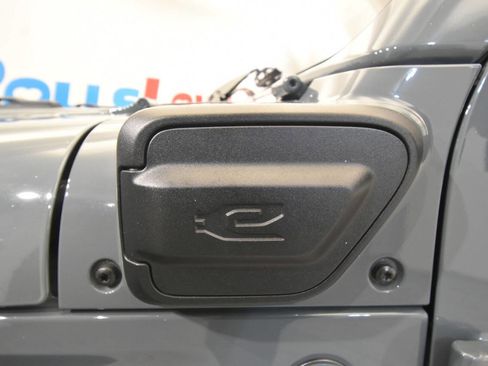 Used 2025 Jeep Wrangler Unlimited Rubicon 4xe AWD/4WD image 14