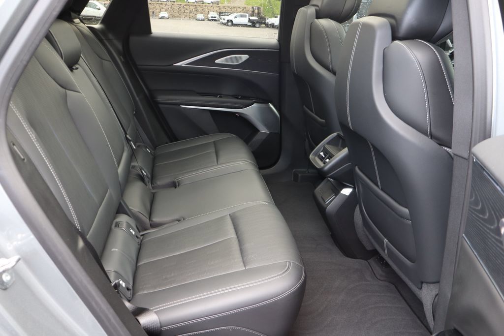 Used 2024 Cadillac Lyriq Sport RWD image 24