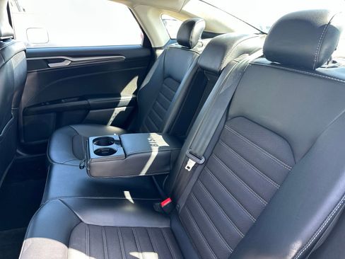 Used 2017 Ford Fusion SE w/ Equipment Group 201A AWD/4WD image 22