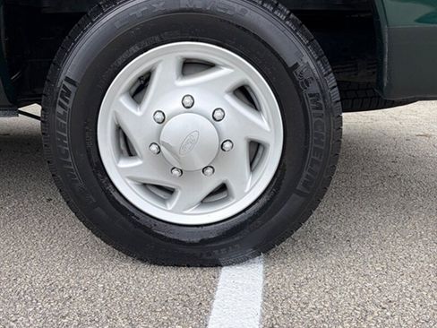 Used 2009 Ford E-150 and Econoline 150 Wagon RWD image 24