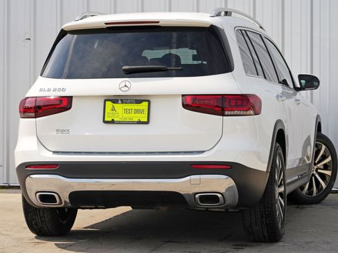 Used 2022 Mercedes-Benz GLB 250 w/ Premium Package Lite image 4