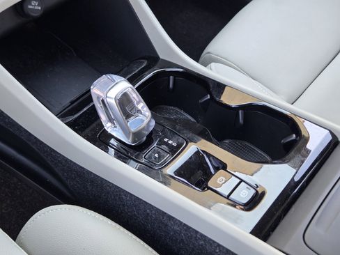 Used 2026 Volvo XC40 B5 Plus w/ Protection Package Premier image 27