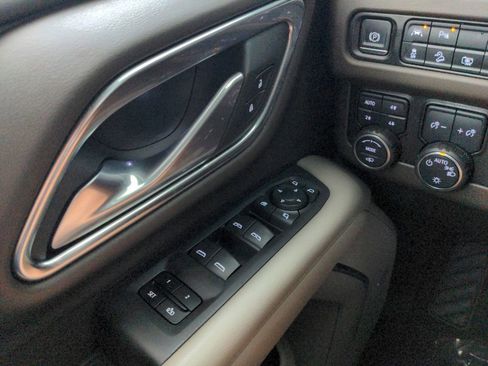 Used 2022 Chevrolet Tahoe Z71 w/ Z71 Off-Road Package AWD/4WD image 22