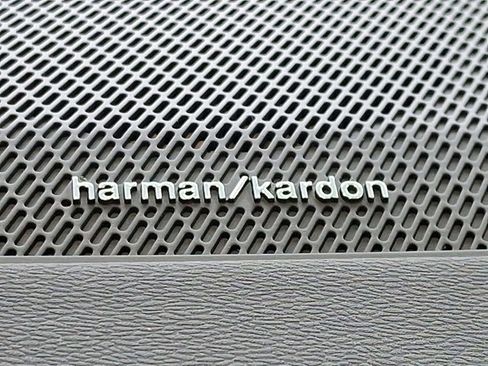 Used 2025 Volvo XC40 B5 Ultra w/ Climate Package image 25