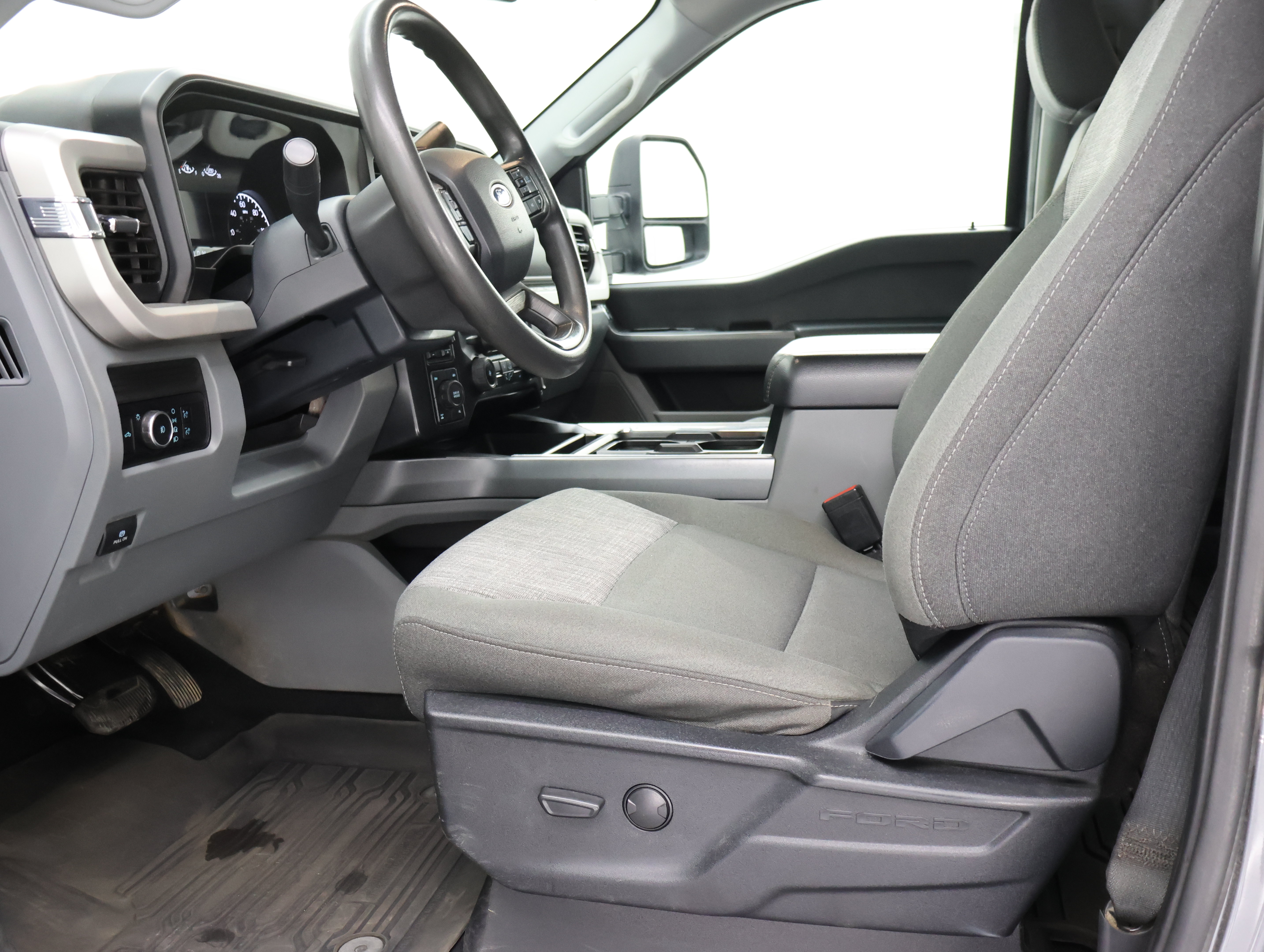 Used 2023 Ford F250 XLT AWD/4WD image 7