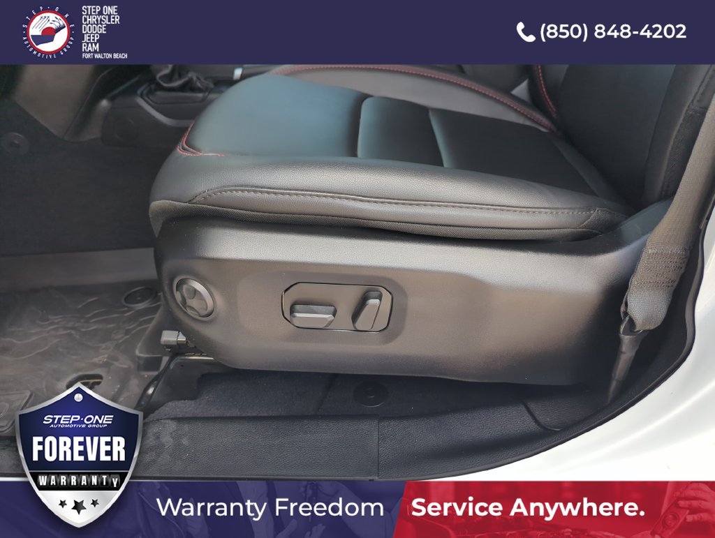 Used 2025 Jeep Wrangler Unlimited Rubicon AWD/4WD image 12