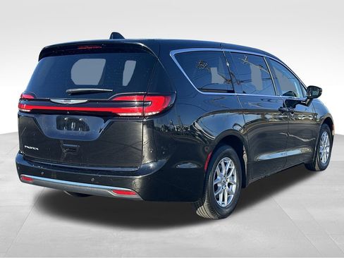 Used 2024 Chrysler Pacifica Touring-L image 24