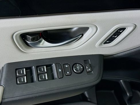 Used 2024 Honda Pilot Touring image 23