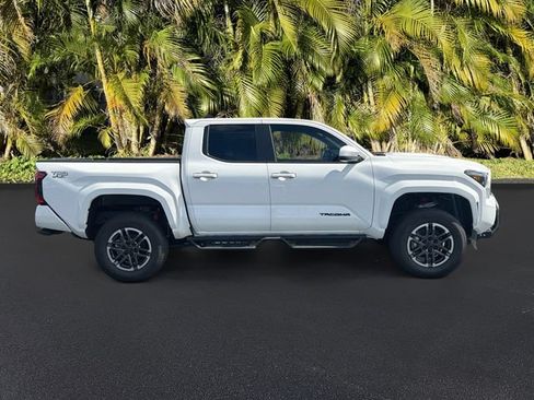 Used 2025 Toyota Tacoma TRD Sport AWD/4WD image 3